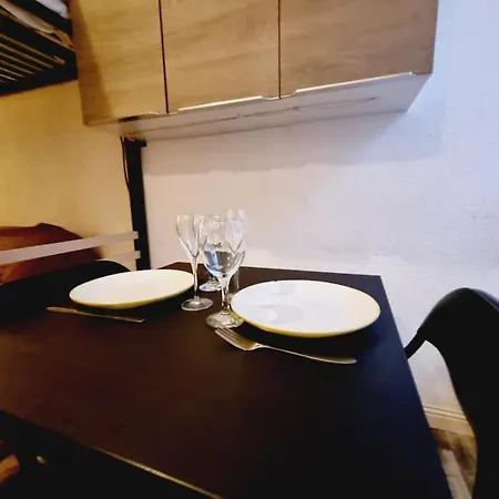 Rue Croutelle Rez De Chaussee Proche Du Centre * Reims